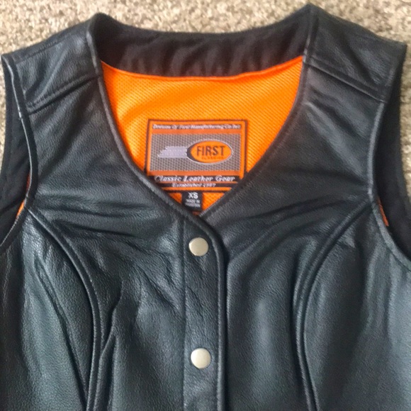 NEW! 100% genuine leather•XS•open adjustable leather tie sides• snap closure• - Picture 2 of 15